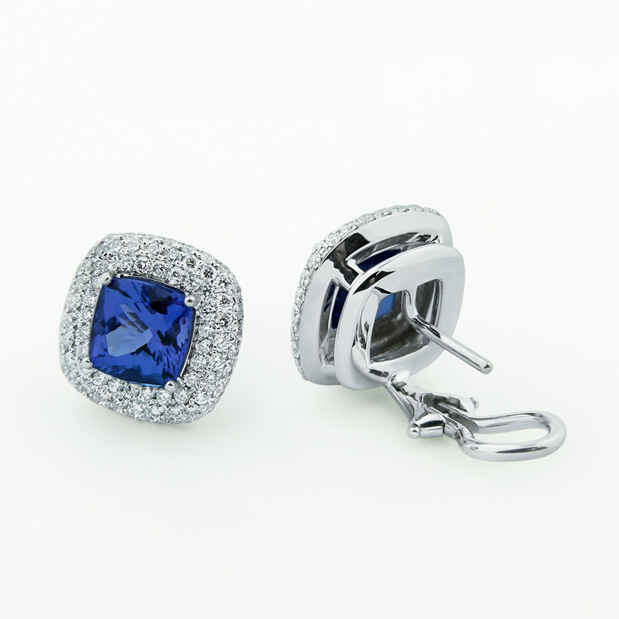 Earrings in white gold with sapphires