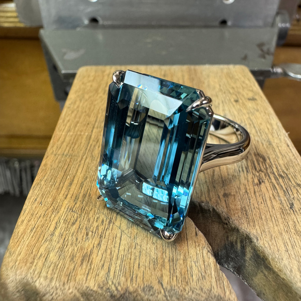 Ring with aquamarine