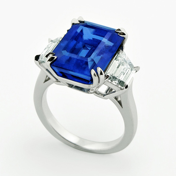 Three stone ring with Ceylon sapphire